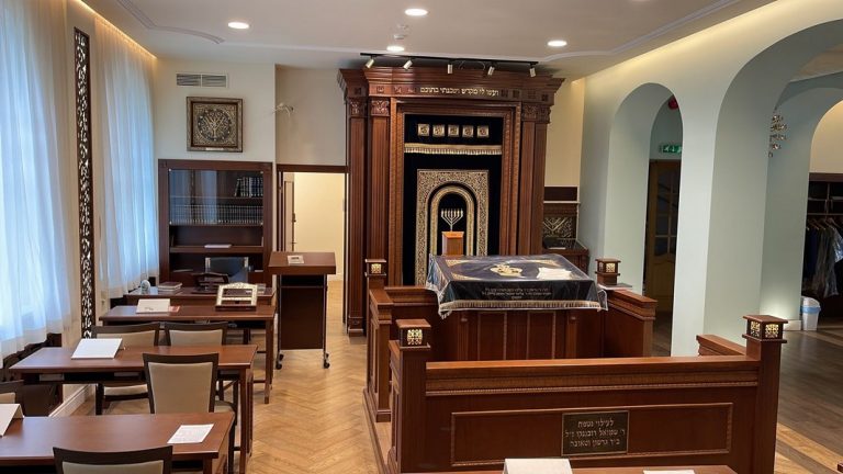 בית הכנסת חב"ד ריגה - ריקי גרוזמן עיצוב פנים ואדריכלות בתי כנסת